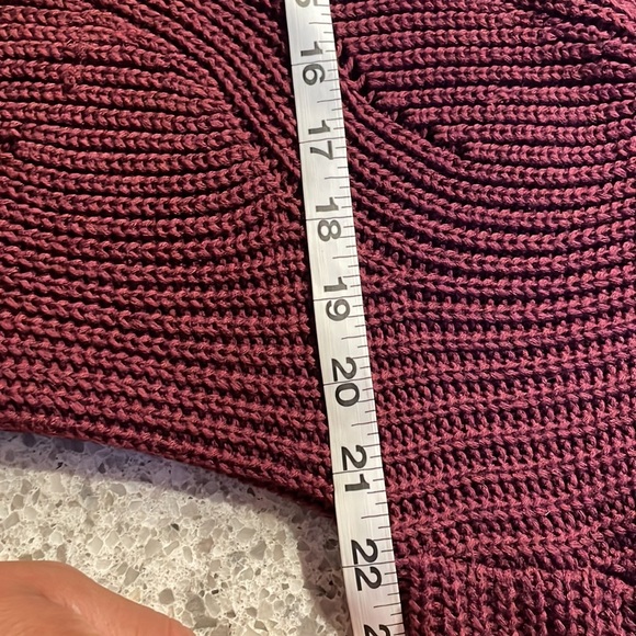 Beautiful burgundy color sweater. - Picture 9 of 10